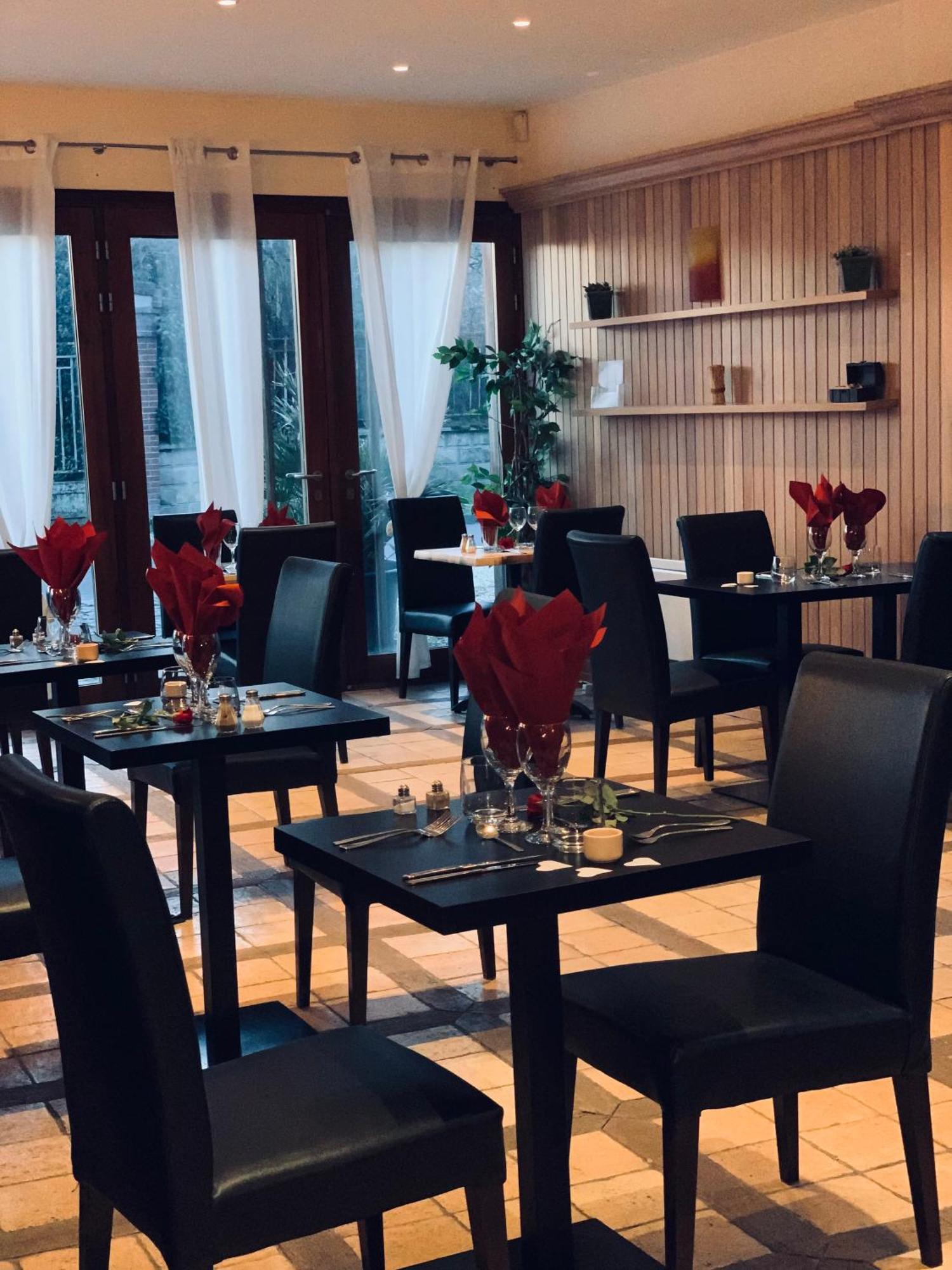 L'Antilope Hotell Nancay Eksteriør bilde
